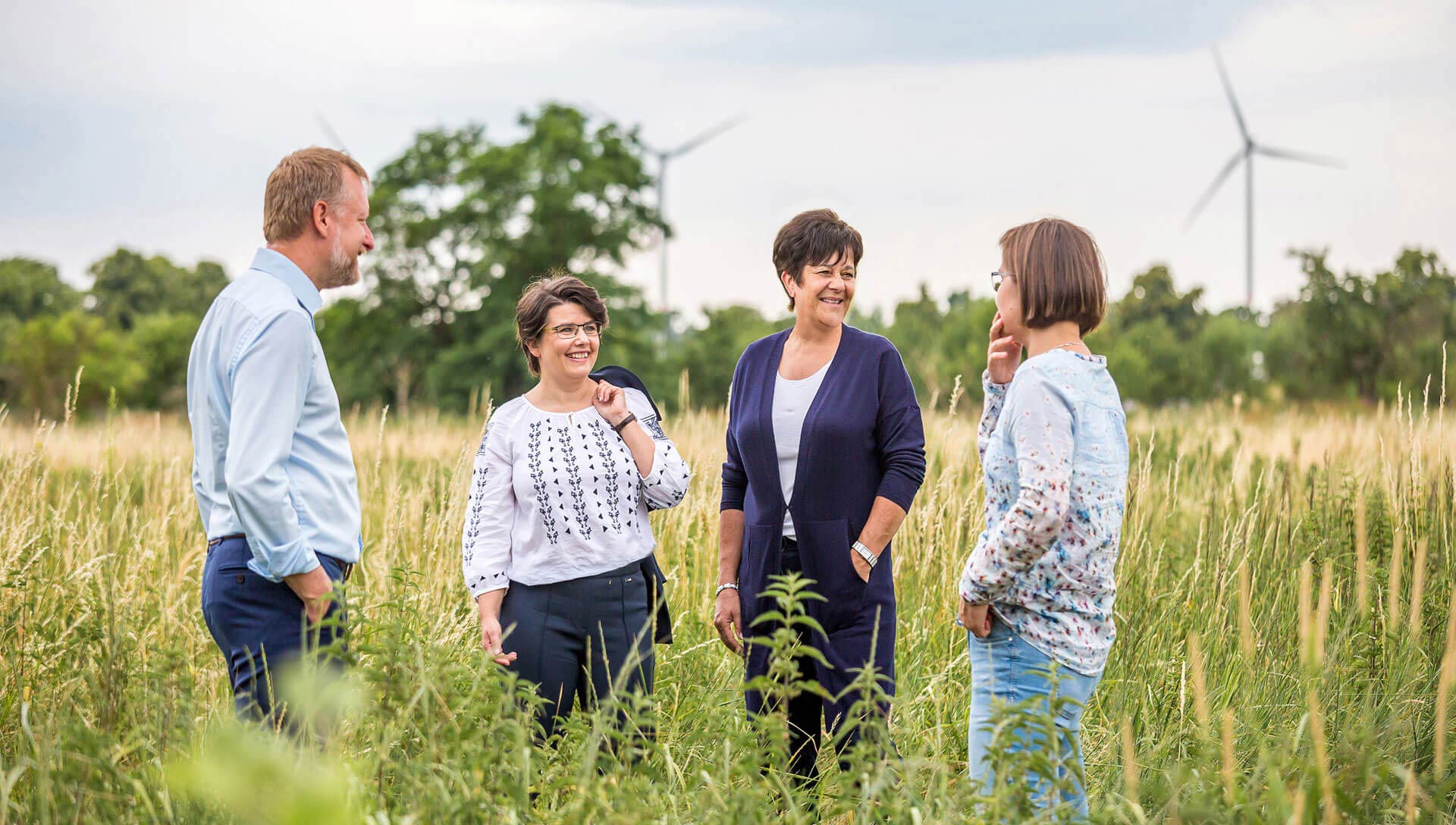 teamfoto-im gruenen-berlin-nachhaltiges unternehmen